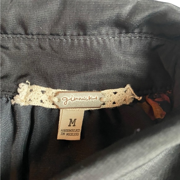 Gimmicks by BKE Black Floral Tunic - Picture 8 of 9